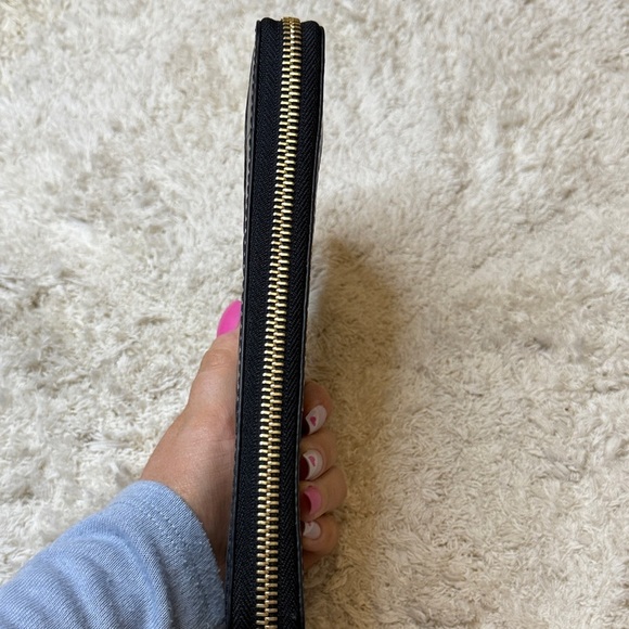 Like New Michael Kors Black Croc Embossed Zip Wallet - Picture 4 of 10